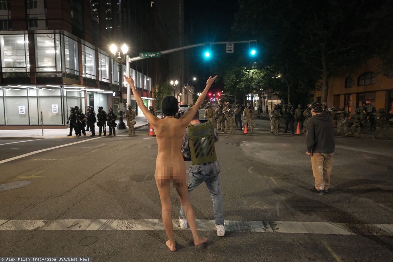 Kim jest "naga Atena"? Zdjęcie kobiety z protestu w Portland obiegło świat