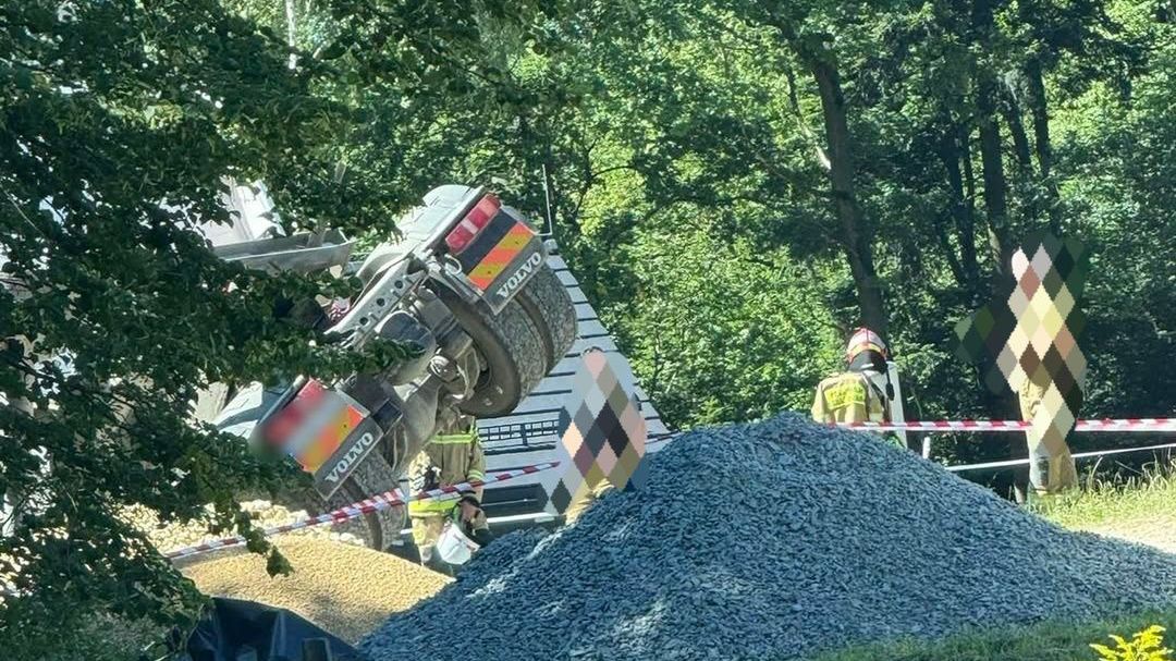 Śmiertelny wypadek podczas rozładunku kamieni w Dąbrówce