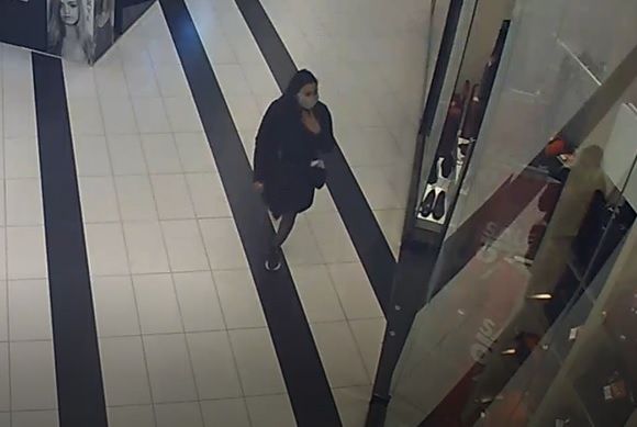 Policjanci poszukują kobiety ze zdjęcia
