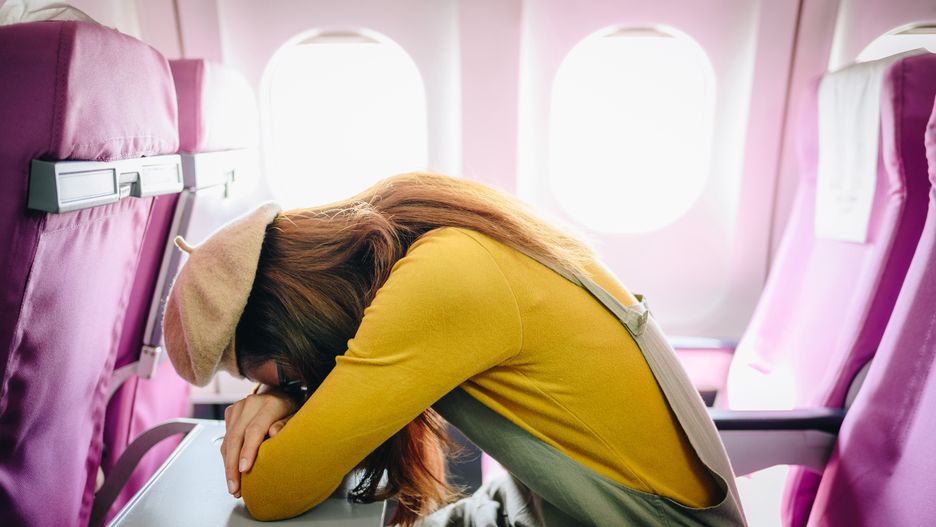 Na wielu powierzchniach w samolocie gromadzą się bakterie 