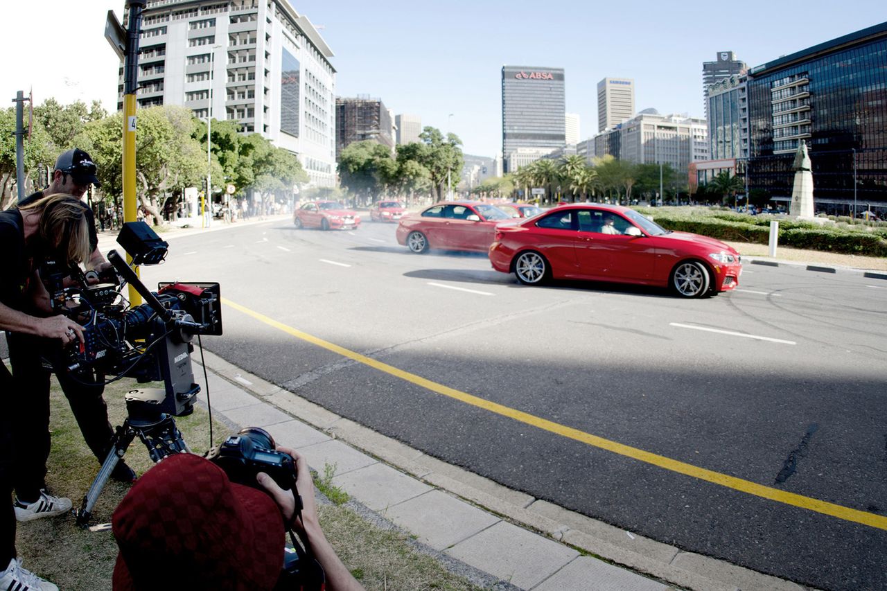 BMW M235i Coupé zrywa asfalt na efektownym wideo