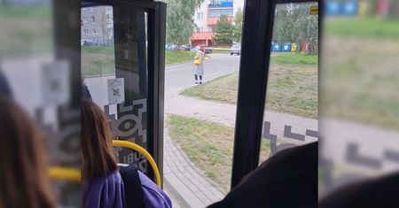 Rozpoczął się rok szkolny, zapełnione pojazdy komunikacji miejskiej nie mieszczą pasażerów