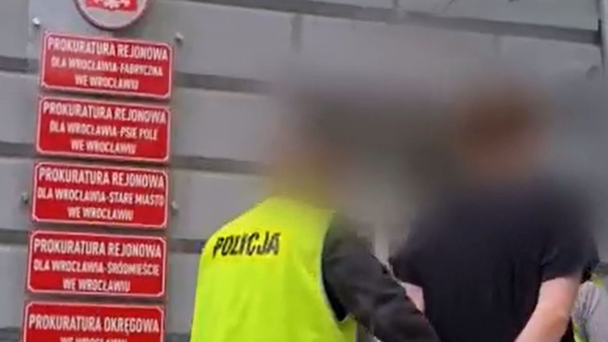 Policjanci zatrzymali dilera narkotyków. Przy okazji wpadł też jeden z funkcjonariuszy