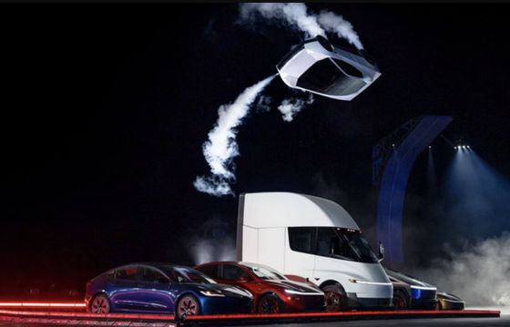 "Latająca Tesla" rozgrzała polskie media. Ponad 25 mln potencjalnych kontaktów z przekazem