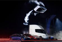 Roadster został zaprezentowany 15 października
