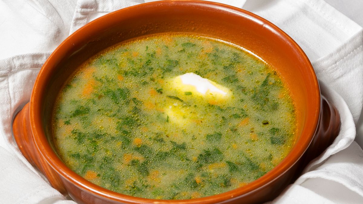 Kartoflanka z zieloną pokrzywą to zupa idealna na przednówek