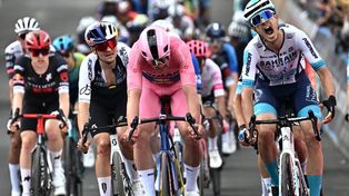 Giro d'Italia po duńsku. Lider wyścigu - Mads Pedersen wygrywa piąty etap i wciąż pozostaje królem włoskich tras. Koleżeński Rafał Majka