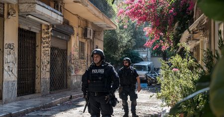 Strzały w sercu Aten. 89-letni napastnik poszukiwany po serii ataków