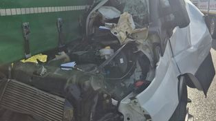 Płock: Bus wbił się w tył ciężarówki. Wyglądało makabrycznie, ale kierowca może mówić o dużym szczęściu