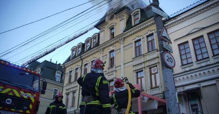 Pożar i wybuch w Kijowie. Dron spadł na budynek administracyjny