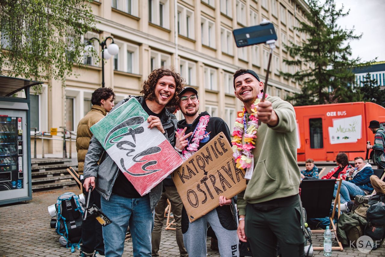 Autostopowicze sami przygotowali trasę, aby dotrzeć do Comacchio we Włoszech. 