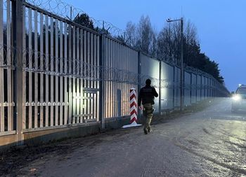 Rosjanin z zarzutami. Miał organizować transport migrantów do Niemiec