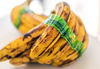 Jesz banany przed snem? Tak mogą wpłynąć na organizm