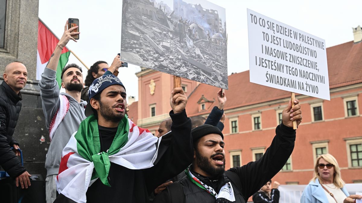 Radek Pietruszka
Palestyna, przemarsz, uczestnicy, Czerwoni, konflikt zbrojny, niepokoje, organizacja socjalistyczna, wojna, has�o, napis, transparent, plac Zamkowy