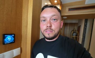 Nocleg za 5 tys. bez klimatyzacji. Czy film Książula zaszkodzi Hotelowi Gołębiewskiemu?