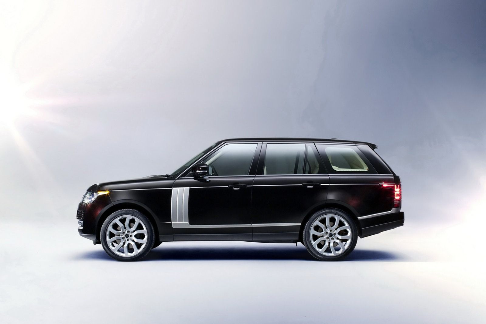 Nowy Ranger Rover (2013) w obszernej galerii 7