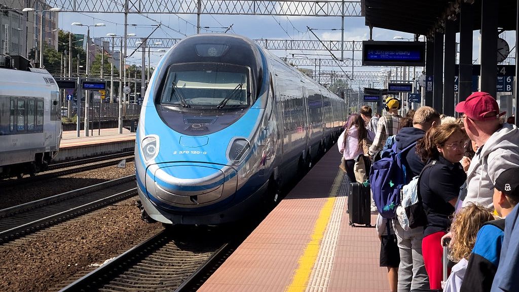 Travel Destination: Gdynia, Poland
A PKP Intercity Alstom ED250 Pendolino train operating Express InterCity Premium service EIP 5306 to Krakow Glowny arrives at a platform at Gdynia Glowna railway station in Gdynia, Poland, on August 11, 2026. (Photo by Mateusz Wlodarczyk/NurPhoto via Getty Images)
NurPhoto
w polsce, platform, w gdyni, pologne, railway, eip, rail transport, railway station, gdynia glowna, gdynia glowna railway station, dworzec, krakow glowny, alstom pendolino, ed250, kolej, peron, pendolino, eip 5306, high-speed train, train, pendolino polska, express intercity premium, pociag, pkp intercity, polen, polska, entering station, pomorskie, long-distance train, alstom ed250 pendolino, polonia