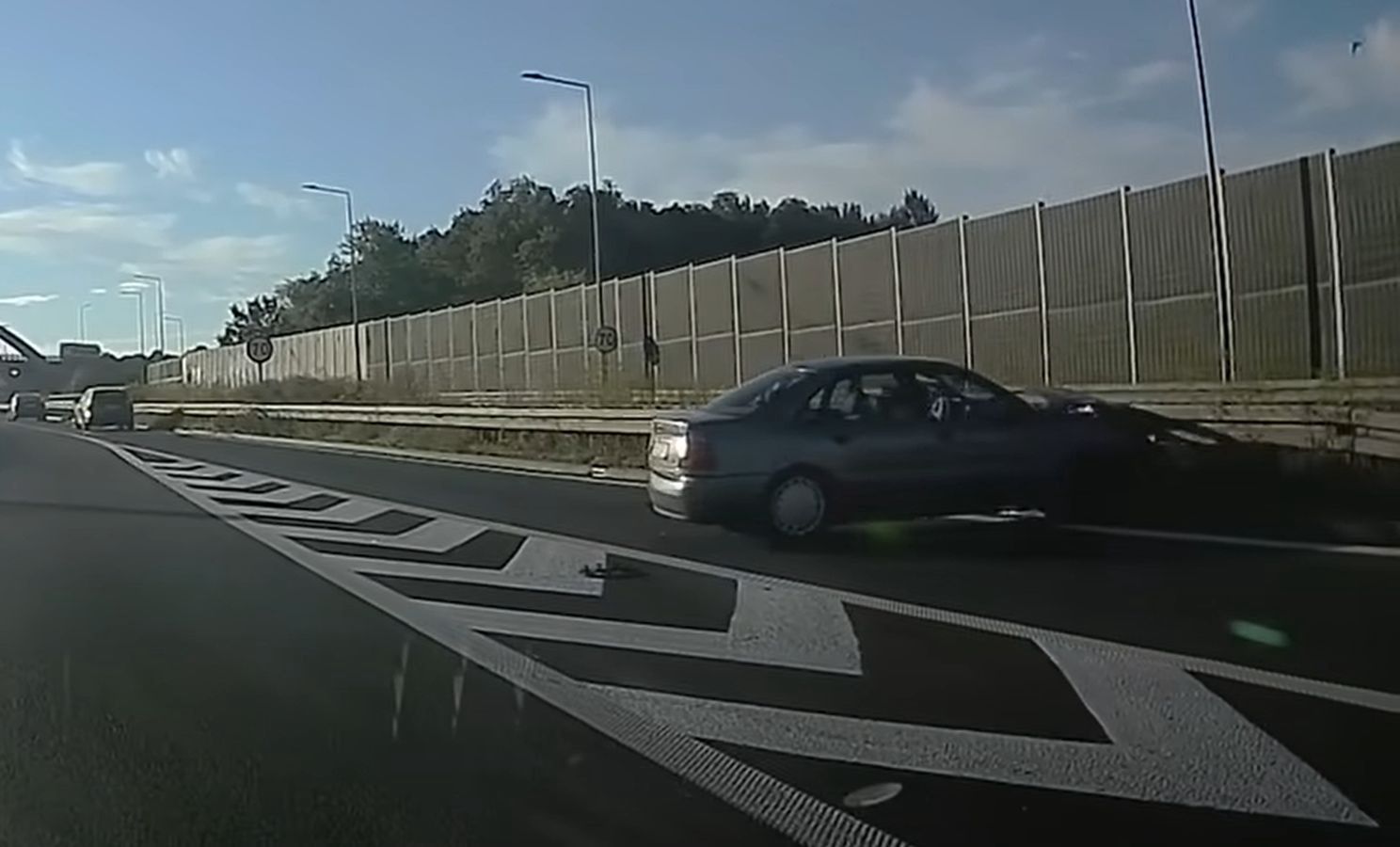 Audi odbijało się od barierek. Dramatyczne nagranie z autostrady A4