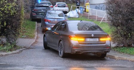 18-latka znaleziona martwa w mieszkaniu, policjanci zatrzymali dwóch 24-latków. Co tam się wydarzyło?