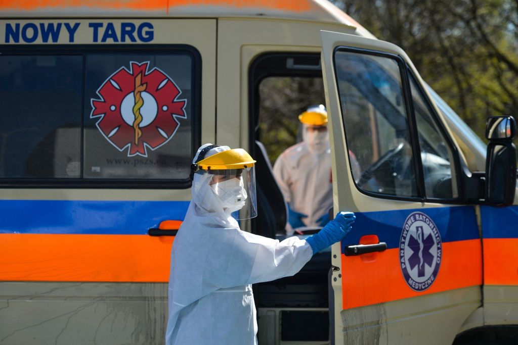 Koronawirus w Polsce. Prawie tysiąc zgonów! Podano przyczynę