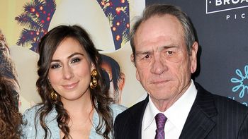 Tommy Lee Jones i jego bliscy wydali komunikat po śmierci 34-letniej Victorii. W przeszłości zatrzymano ją za NARKOTYKI