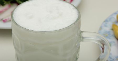 Zsiadłe mleko. Wymarzony dodatek do młodych ziemniaczków