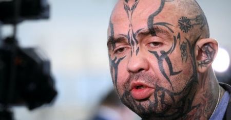 Różal miał problemy z wejściem do Sejmu? Wszystko przez wytatuowaną twarz (TYLKO U NAS)