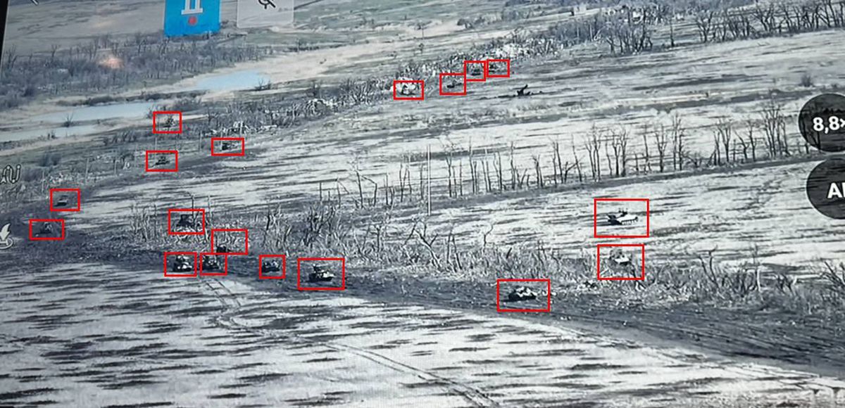Ukraiński dziennikarz Yurii Butusov zamieścił na Telegramie zdjęcia zniszczonego rosyjskiego sprzętu wojskowego