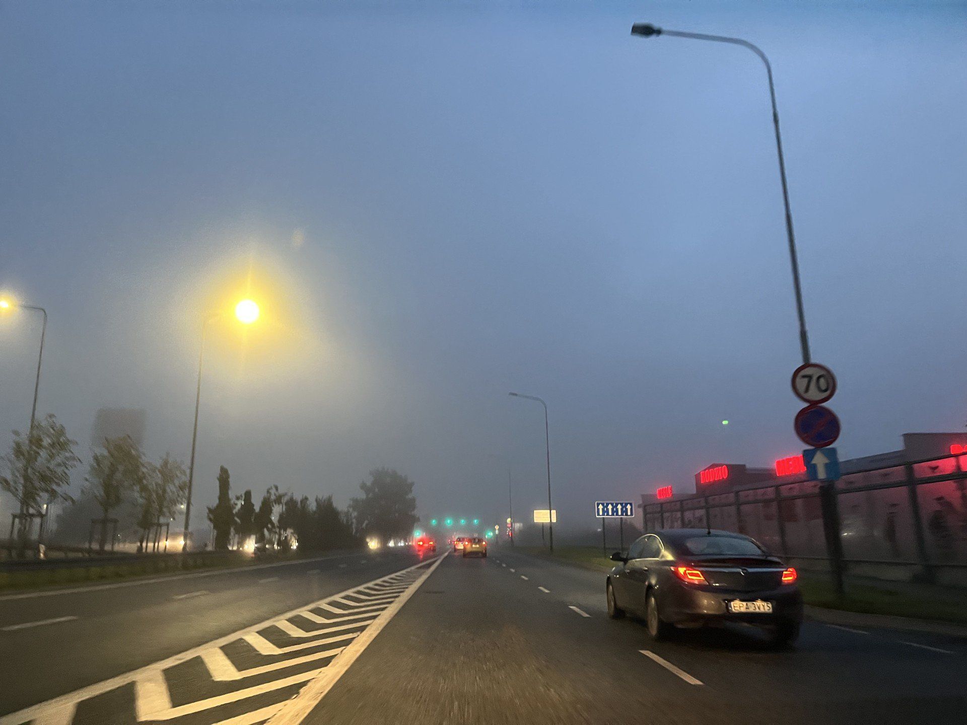 Gęsta mgła nad Łodzią