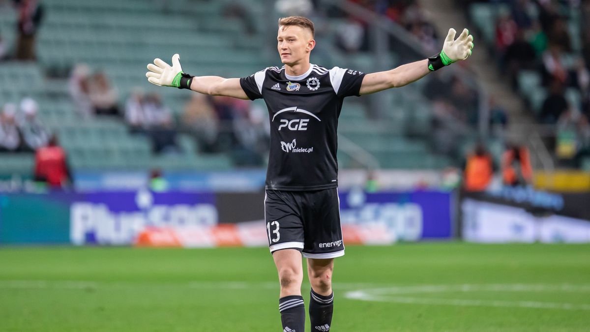 WARSAW, POLAND - 2021/11/07: Rafal Straczek of Stal celebrates a goal during the Polish PKO Ekstraklasa League match between Legia Warszawa and Stal Mielec at Marshal Jozef Pilsudski Legia Warsaw Municipal Stadium.
Final score; Legia Warszawa 1:3 Stal Mielec. (Photo by Mikolaj Barbanell/SOPA Images/LightRocket via Getty Images)