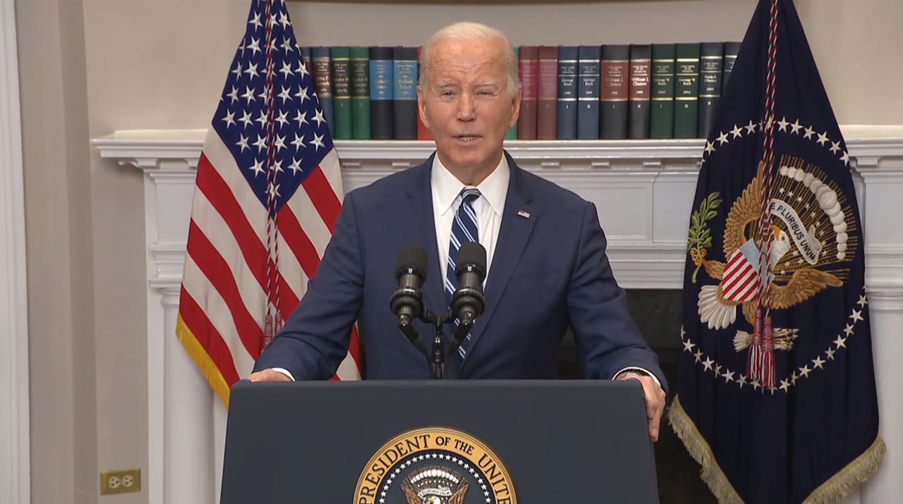 Biden criticizes Congress' delay in responding to Ukraine's defence needs amid Navalny's death