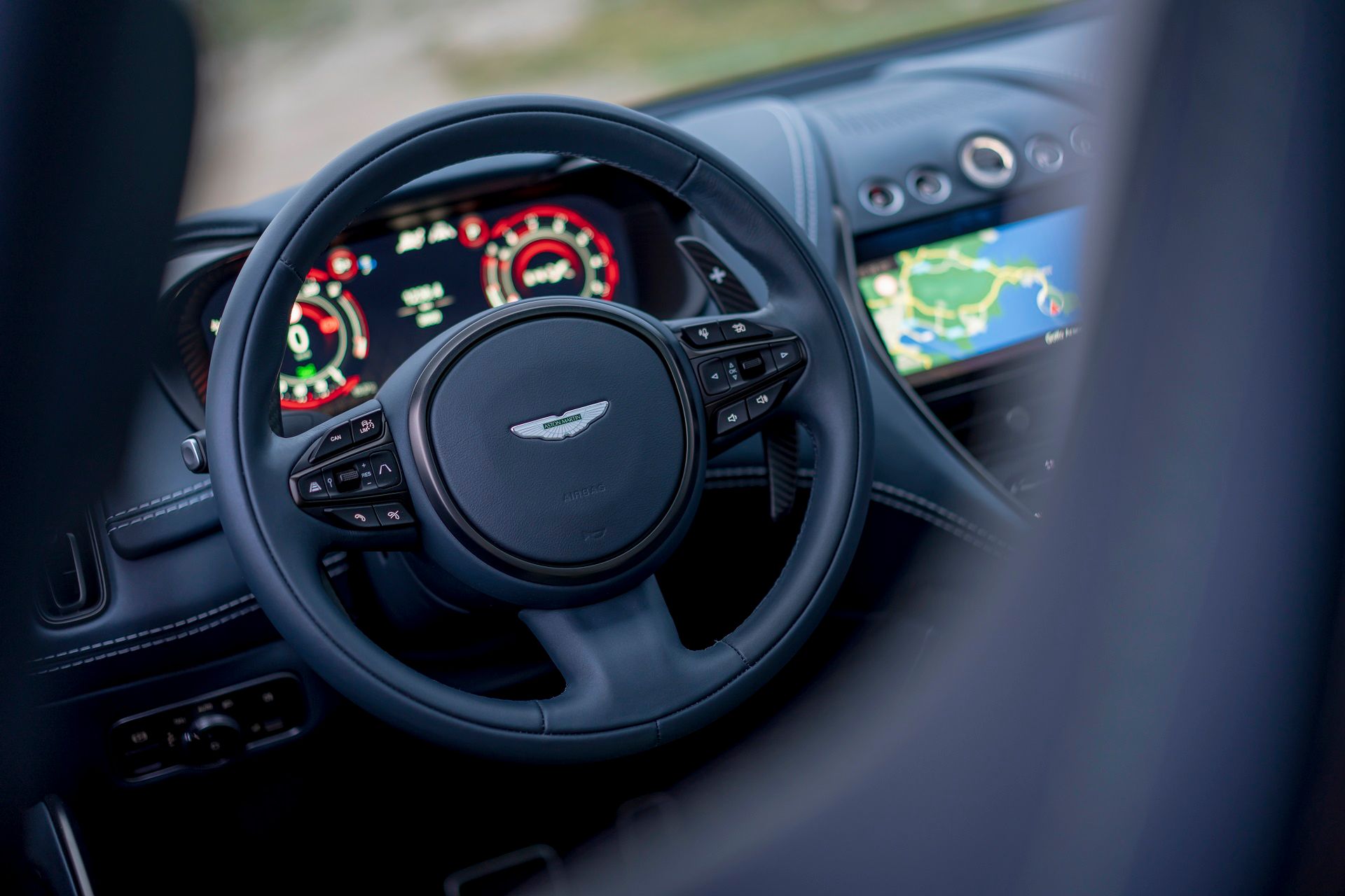 Aston Martin DBX707 (2022)