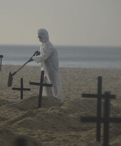 Koronawirus w Brazylii. Plaża Copacabana zamieniła się w cmentarz