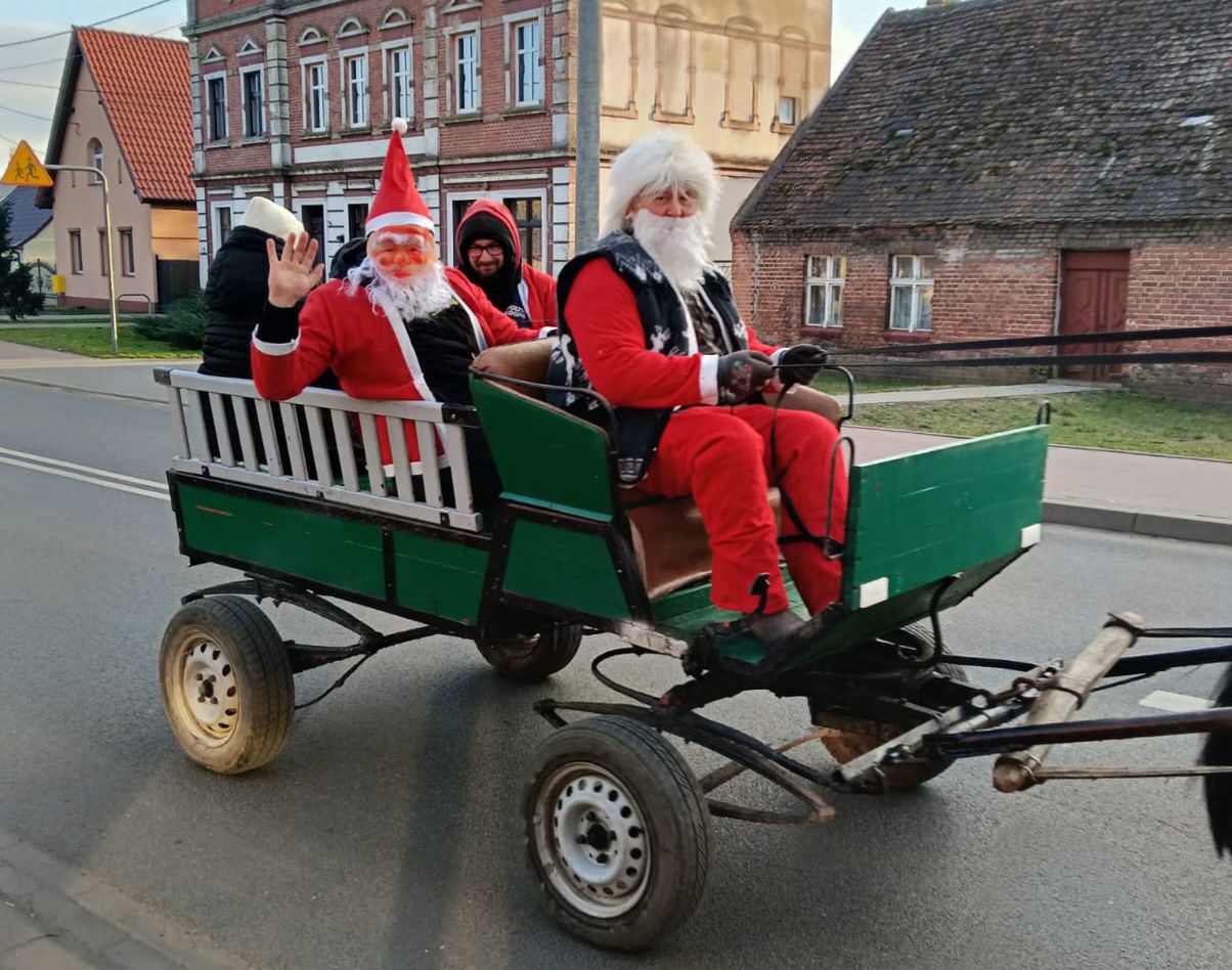 Gwiazdor przyłapany w Gminie Wyrzysk. Niezwykła wizyta w Wigilię