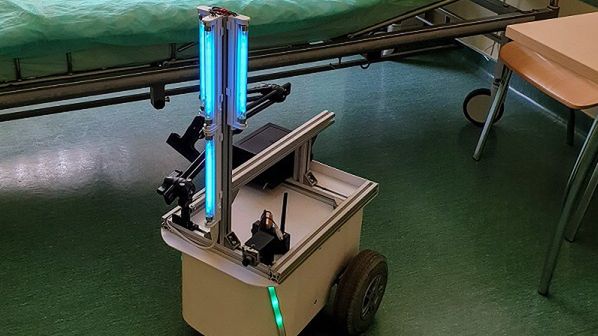Koronawirus w Polsce. Powstał robot do odkażania pomieszczeń. Politechnika Wrocławska testowała go na oddziale USK