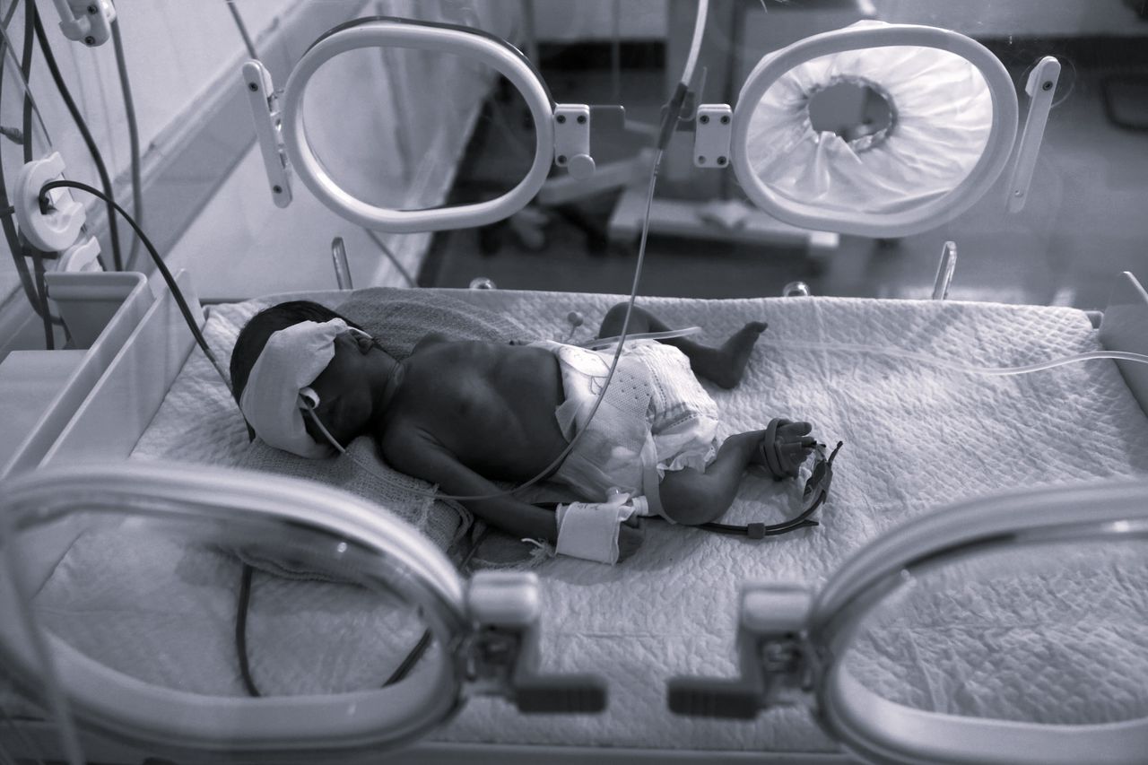 Skazani bez rozprawy. Więzienie dla rodziców po śmierci niemowlaka