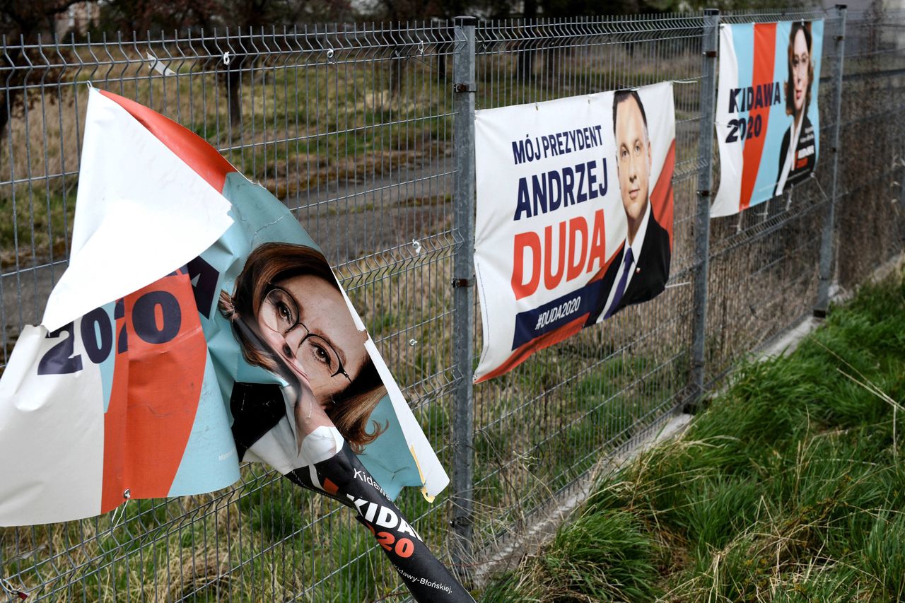 Zaskakująca analiza badaczki plakatów. Małgorzata Kidawa-Błońska udawała, że nie jest kobietą