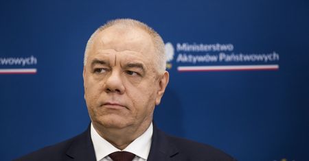 Zaszyli "podatek Sasina" w innej ustawie? Zagraniczny gigant zapowiada kroki prawne