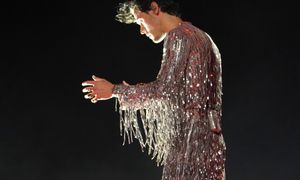 Od plakatów po koncerty. Co planuje Harry Styles