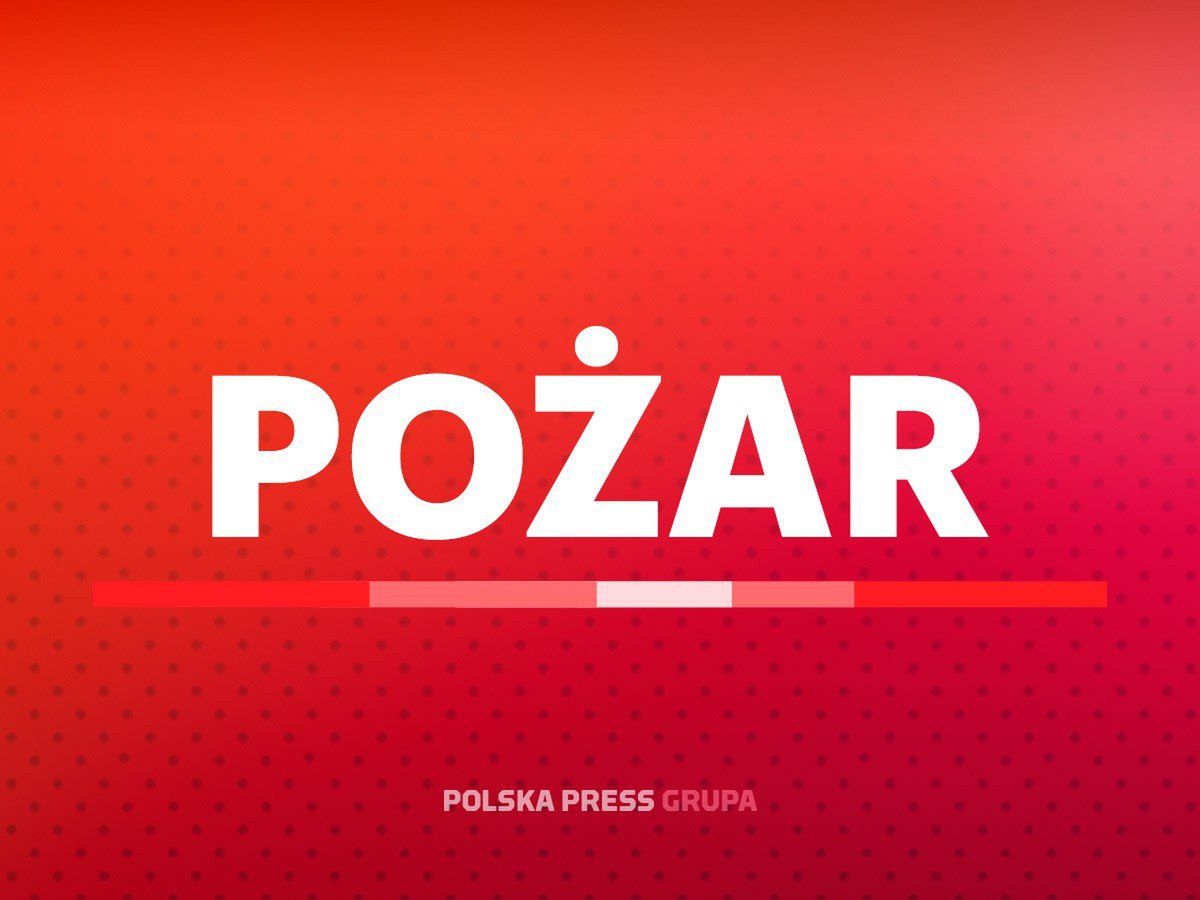 27 zastępów straży pożarnej gasi ogromny pożar. Droga krajowa w obu kierunkach jest całkowicie zablokowana
