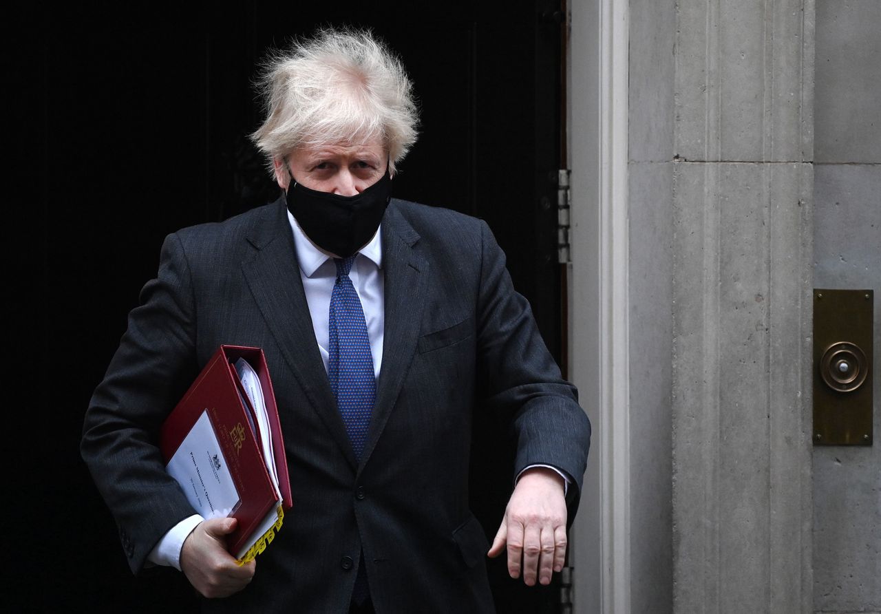 Koronawirus. Wielka Brytania: premier Boris Johnson mówił o wyższej śmiertelności spowodowanej nową mutacją wirusa