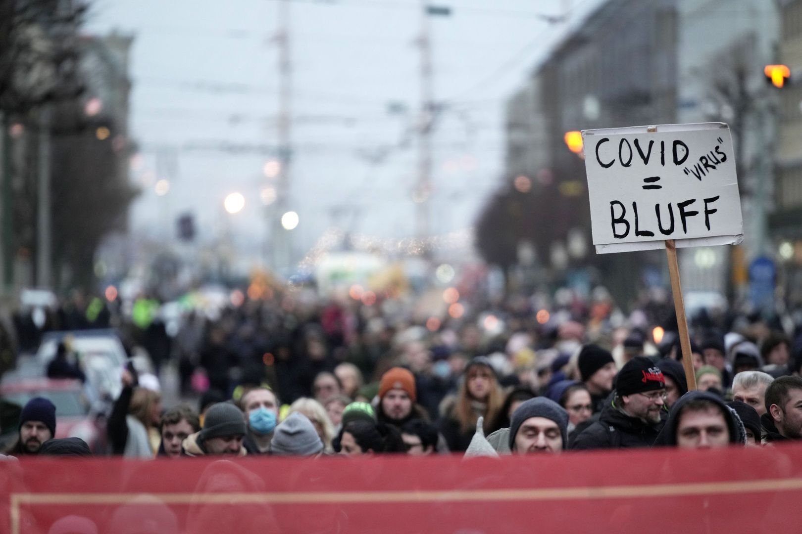 Tysiące ludzi na ulicach europejskich miast. Nie chcą paszportów covidowych