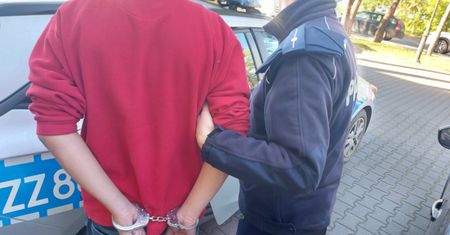 Przez niego ambulans nie dotarł do celu. 40-latek trafił w ręce policji