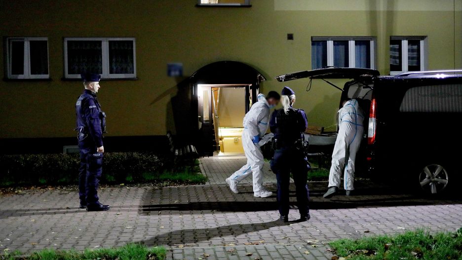 karawan
Tomasz Wiktor
26-latki, 26-letniej, cia�o, karawan, kobieta, kobiety, morderstwo, policja, zab�jstwo, Child Alert, c�rka, dziecka, dziewczynki, matka, partner, podejrzany, system szybkiego rozpowszechniania informacji, uprowadzenie dziecka, uprowadzenie przez obywatela Norwegii, zagini�cie dziecka, zw�oki