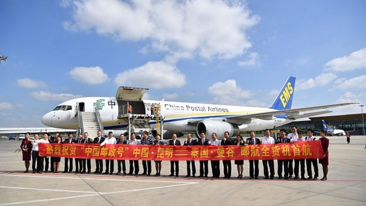 Rząd Chin wstrzymał zagraniczne loty z powodu pandemii COVID-19