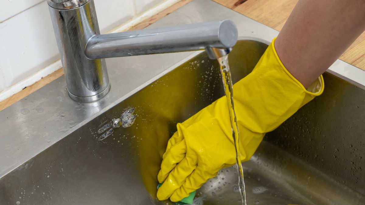 Jak szybko wyczyścić brudny zlew kuchenny?