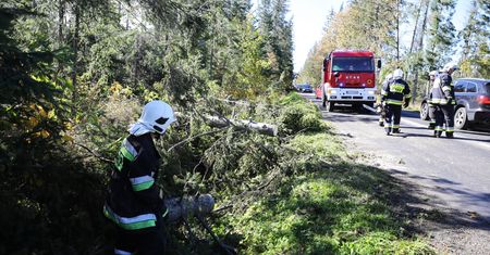 Pogoda. Wichury przeszły przez Polskę. Wiatr zrywał dachy i linie energetyczne