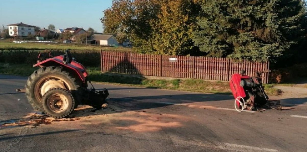 Po kolizji traktor rozpadł się na dwie części