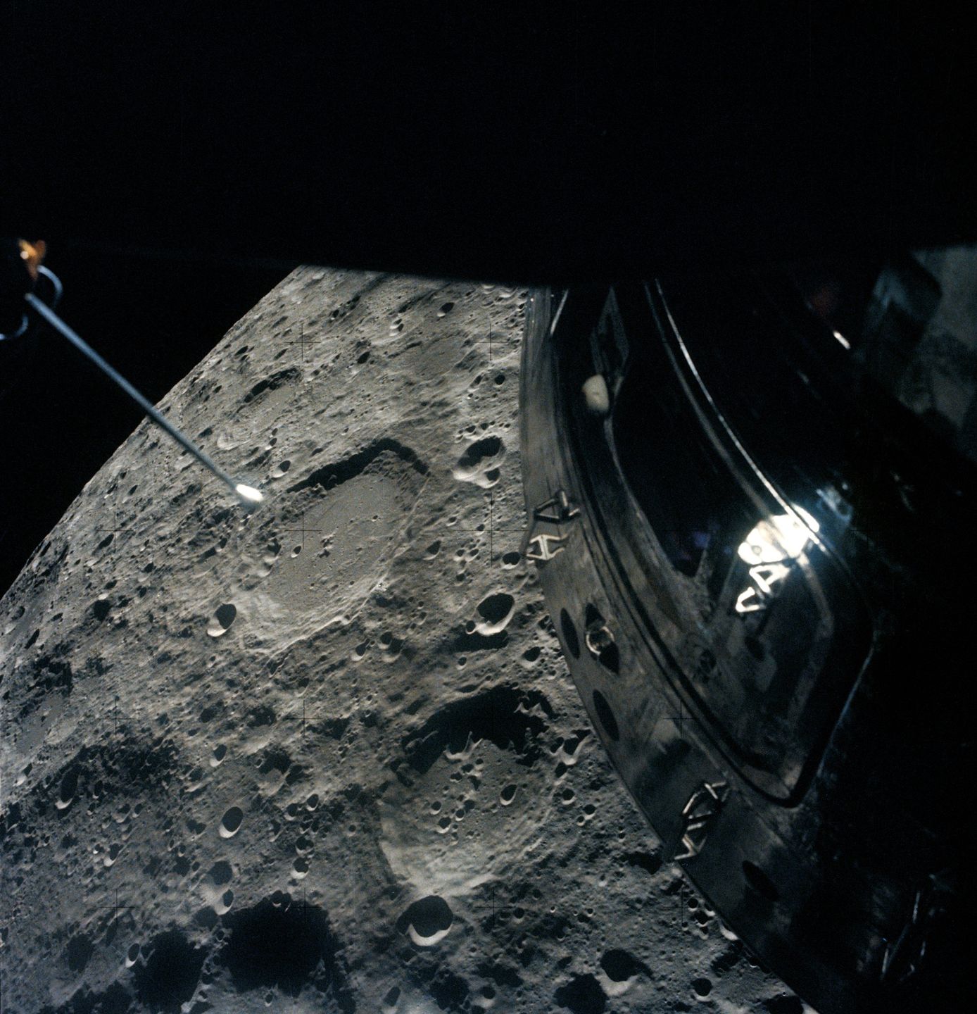 Tak Księżyc widziała załoga Apollo 13. Podobne widoki będą mieli astronauci misji Artemis II