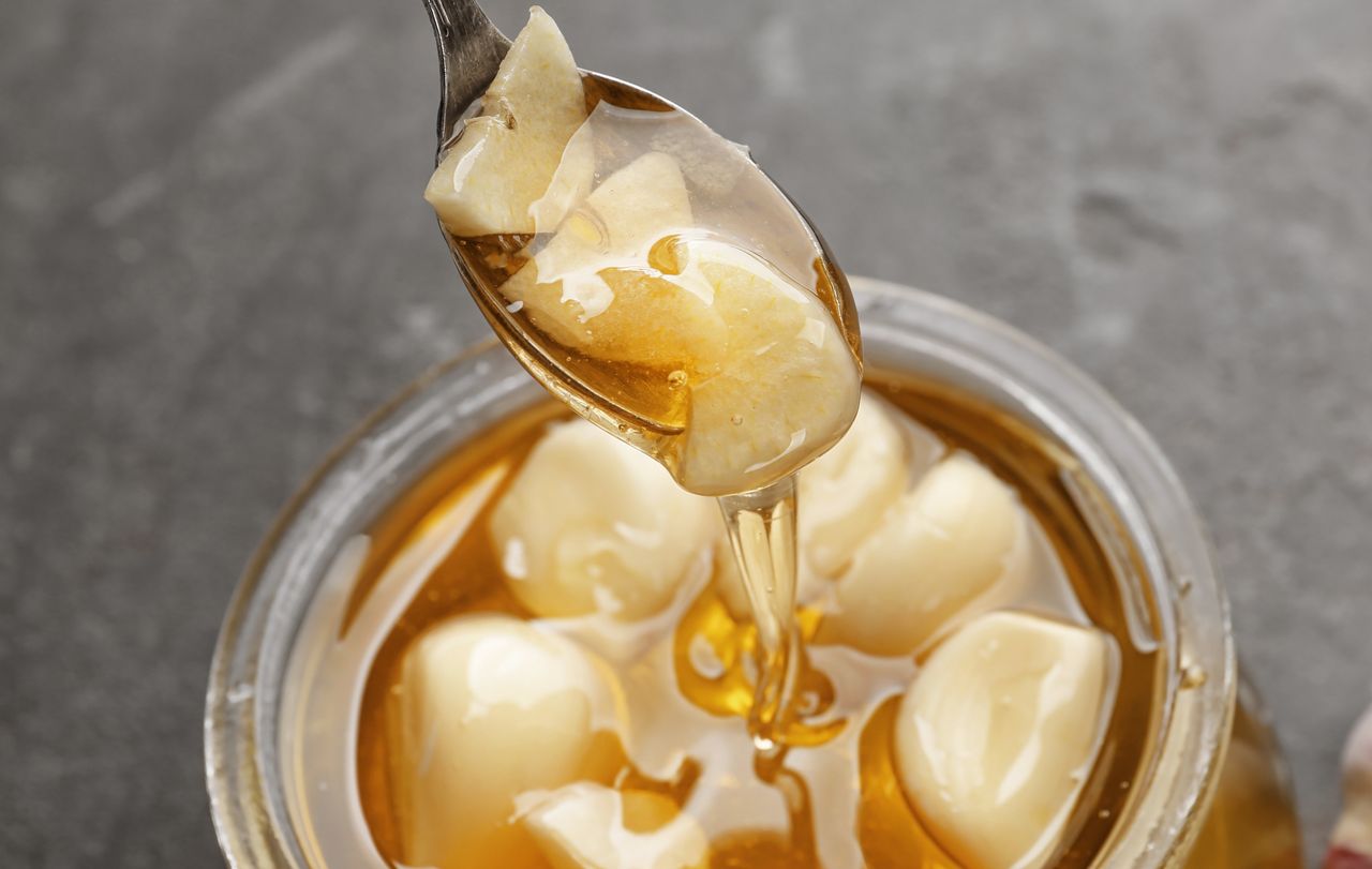 Wystarczą 2 łyżki dziennie. Ten domowy syrop nie ma litości dla przeziębienia